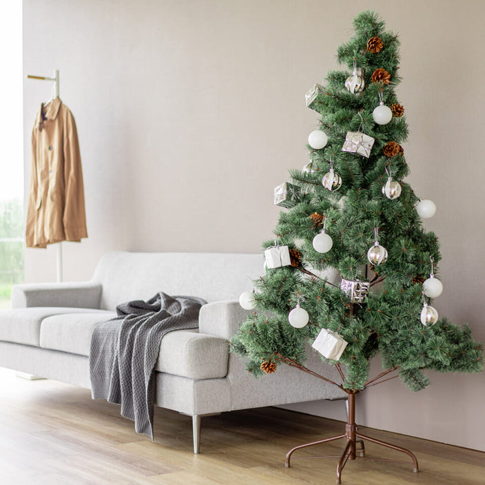 おしゃれでスッキリ！クリスマスツリーの賢い収納テクニック